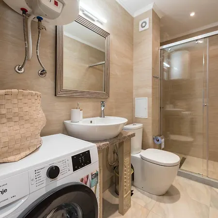 Golden Sands Apartment شقة *